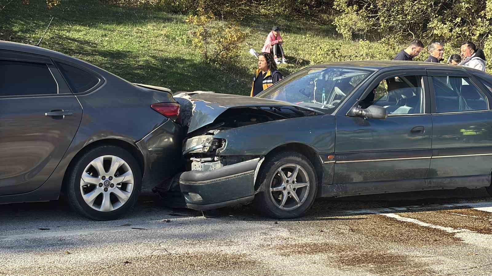bolu-abant-yolunda-zincirleme-kaza-3-yarali