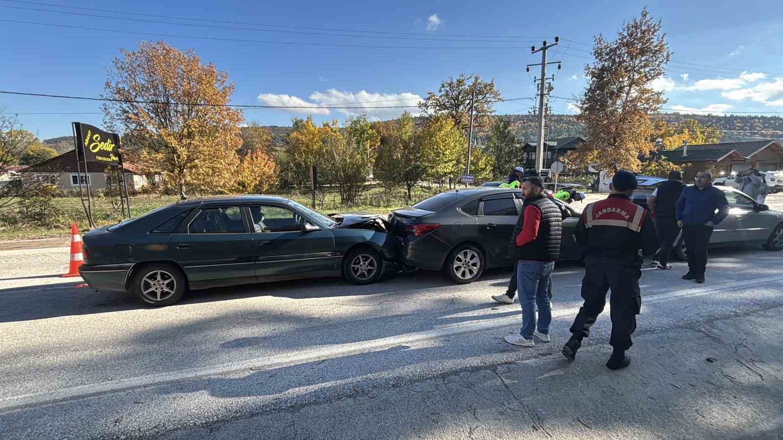 bolu-abant-yolunda-zincirleme-kaza-3-yarali