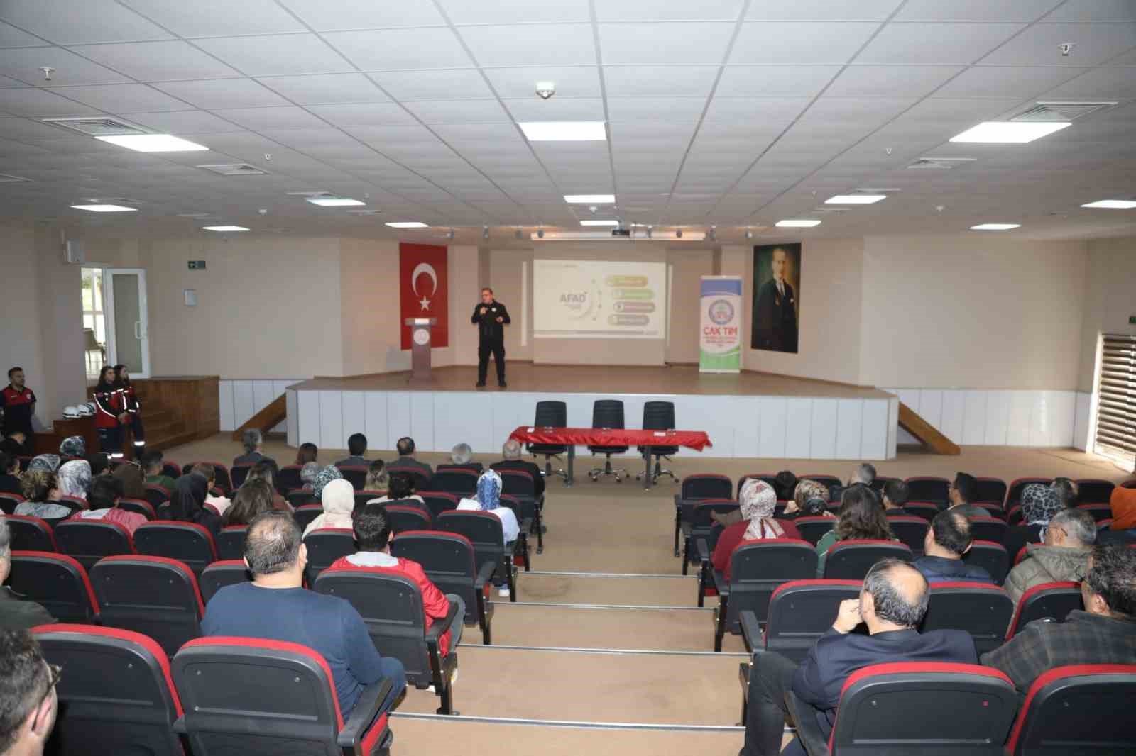 cak-timden-kaymakamlik-personeline-deprem-egitimi