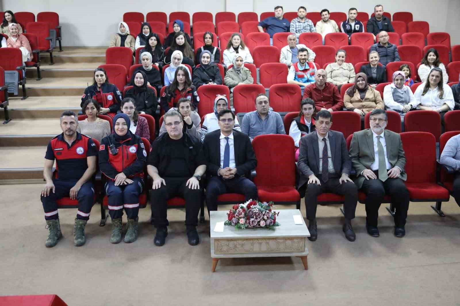 cak-timden-kaymakamlik-personeline-deprem-egitimi