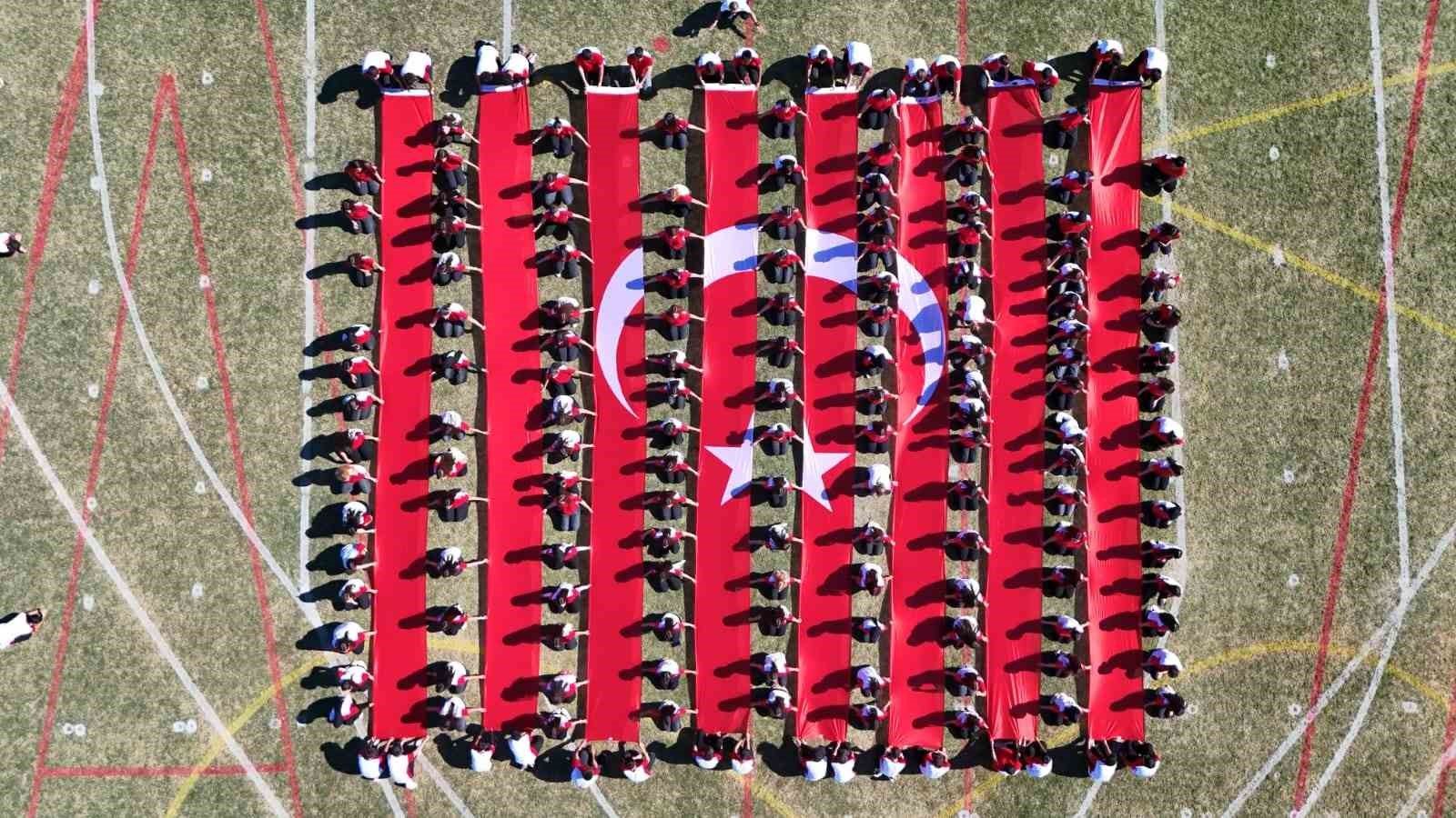 cumhuriyetin-102-yili-nazillide-duzenlenen-torenlerle-coskulu-bir-sekilde-kutlandi