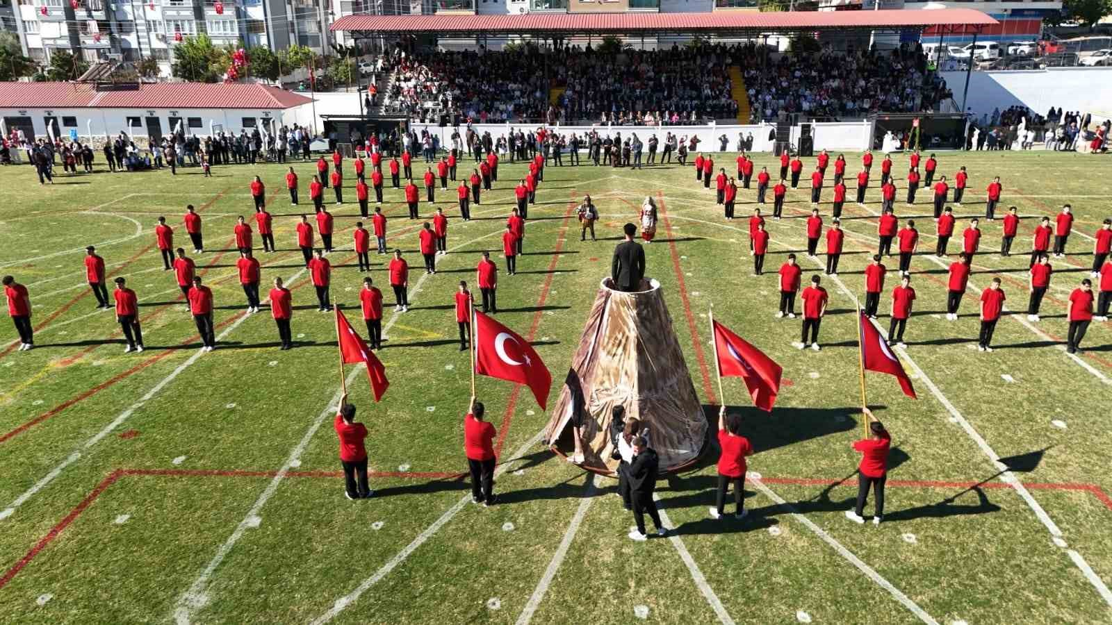 cumhuriyetin-102-yili-nazillide-duzenlenen-torenlerle-coskulu-bir-sekilde-kutlandi