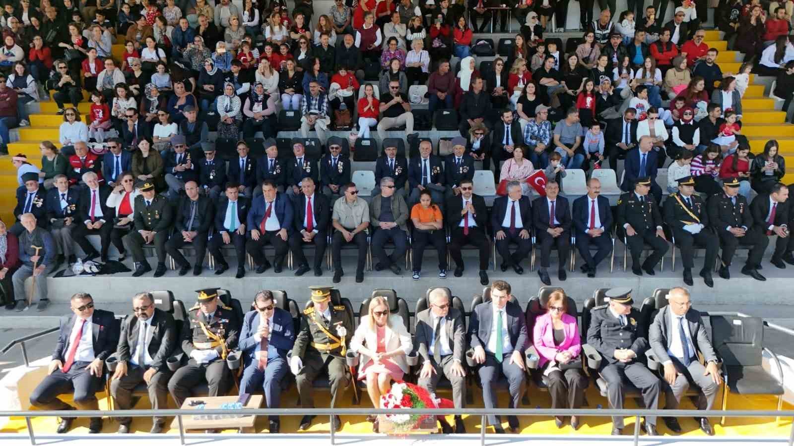 cumhuriyetin-102-yili-nazillide-duzenlenen-torenlerle-coskulu-bir-sekilde-kutlandi