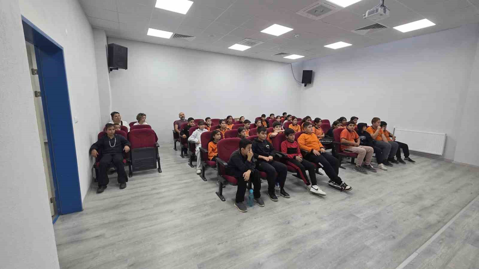 didimde-ogrencilere-su-urunleri-ve-deniz-temizligi-anlatildi