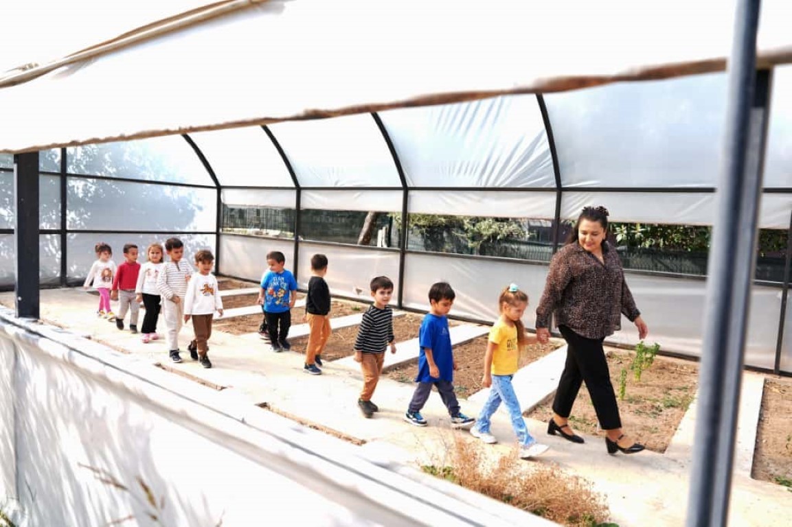 doga-cocuk-enstitusunde-hem-ogreniyor-hem-de-egleniyorlar