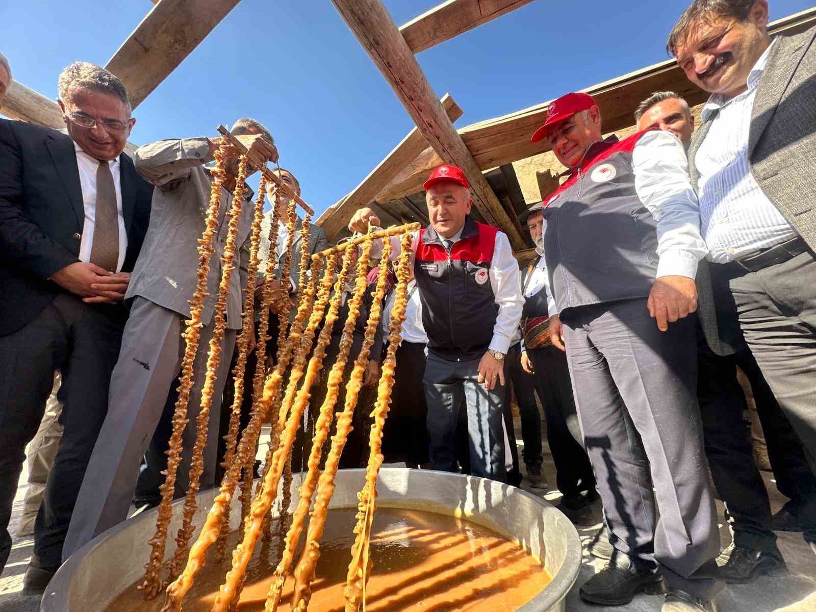 elazigda-vali-hatipoglu-orcik-yapti-kadinlardan-oyle-karistirilmaz-itirazi-geldi