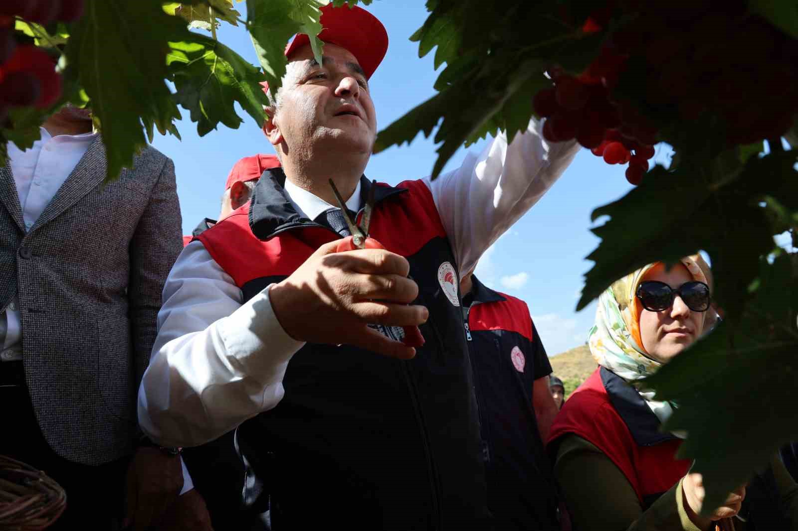 elazigda-vali-hatipoglu-orcik-yapti-kadinlardan-oyle-karistirilmaz-itirazi-geldi