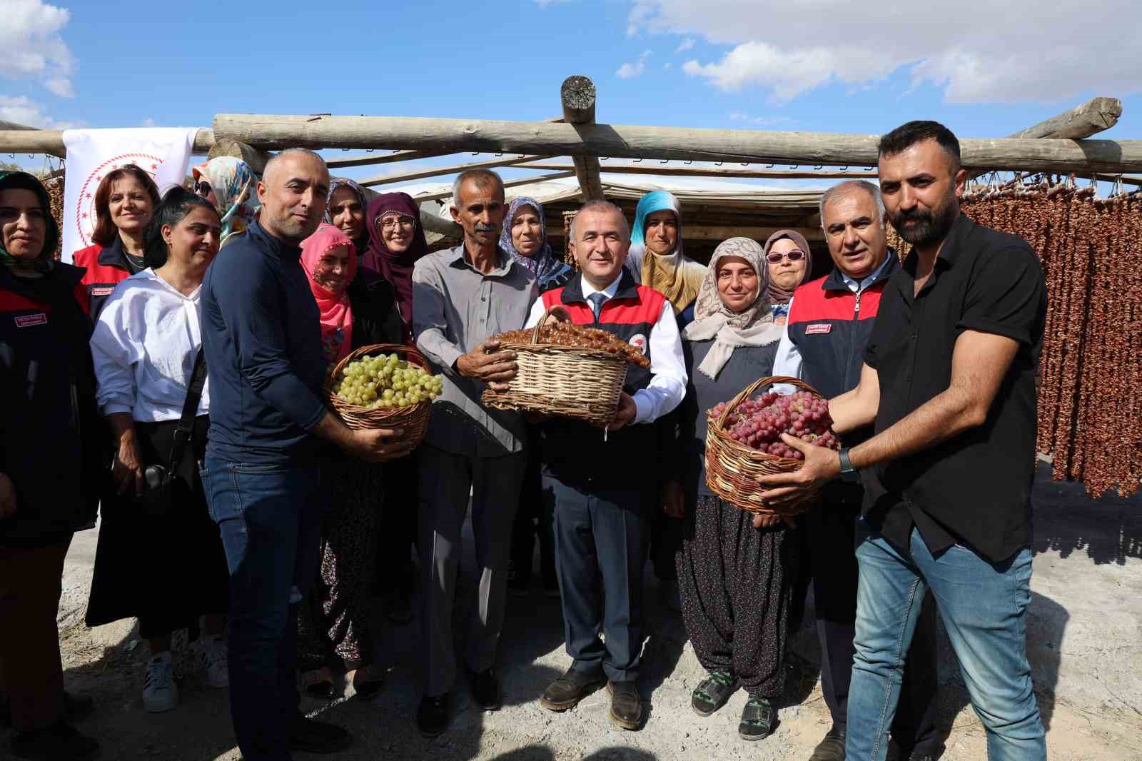 elazigda-vali-hatipoglu-orcik-yapti-kadinlardan-oyle-karistirilmaz-itirazi-geldi