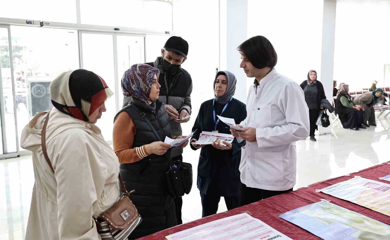 eru-hastanelerinden-meme-kanseri-farkindalik-standi