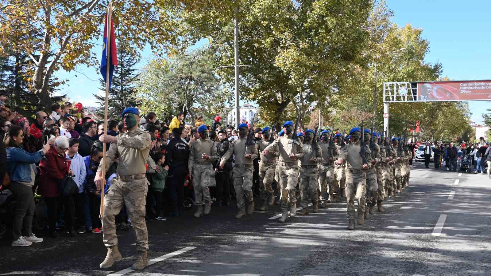 jandarmadan-nefes-kesen-29-ekim-gosterisi