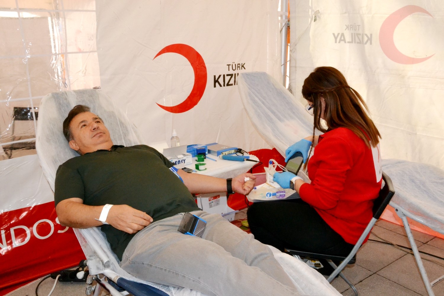 manisada-kan-bagisina-yogun-ilgi