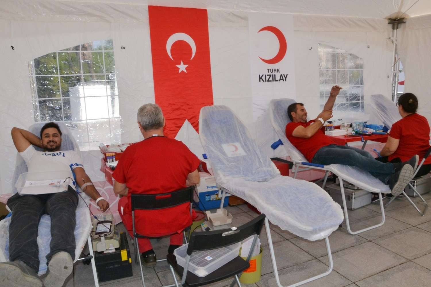 manisada-kan-bagisina-yogun-ilgi