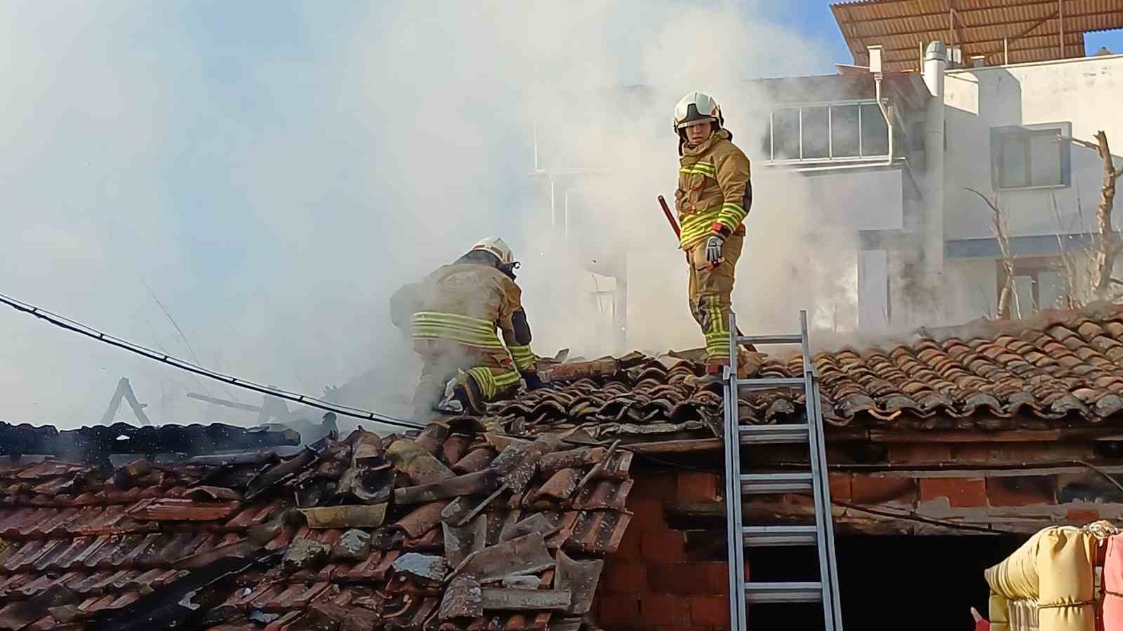 metruk-binada-cikan-yangin-korkuttu