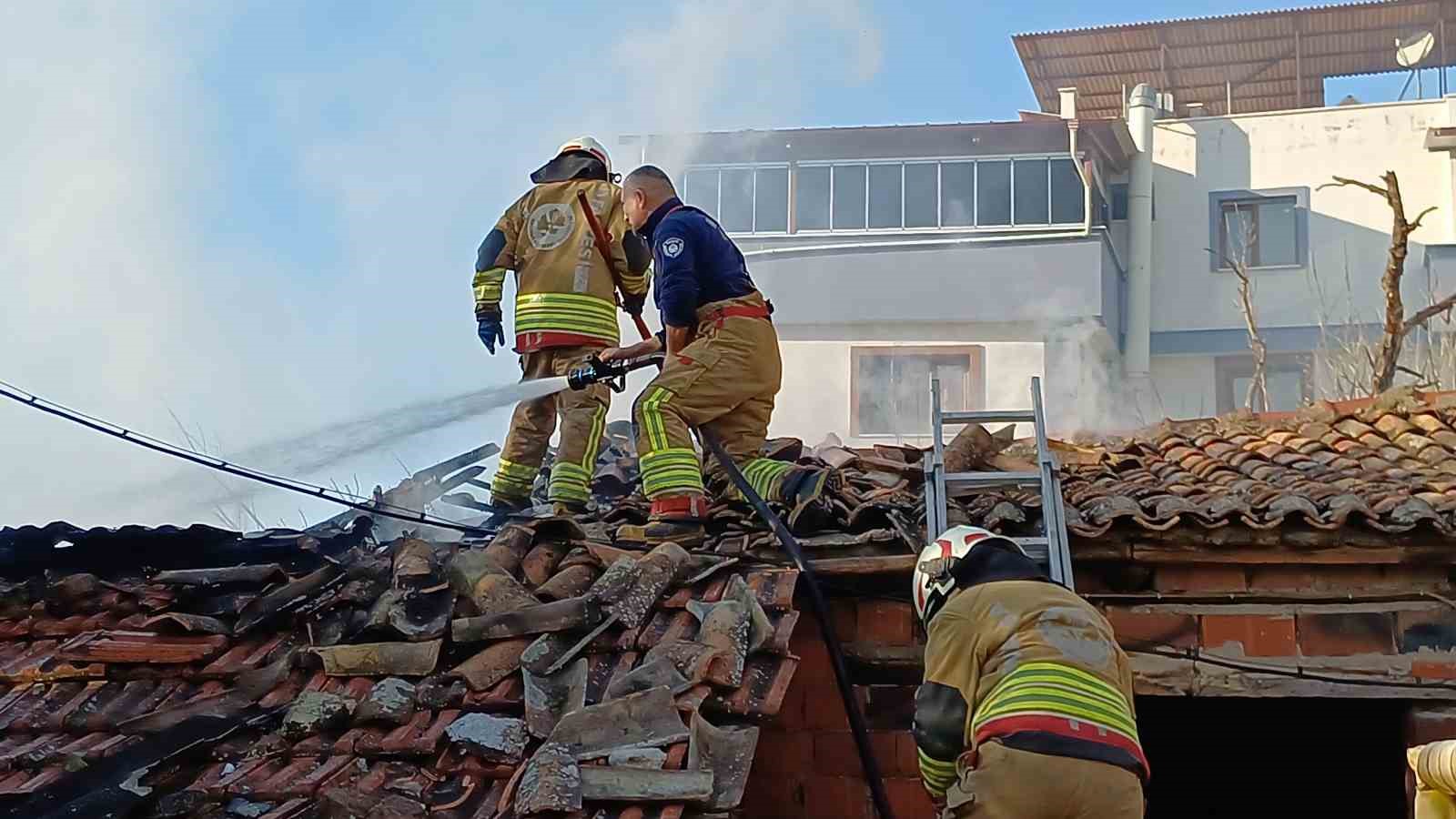 metruk-binada-cikan-yangin-korkuttu