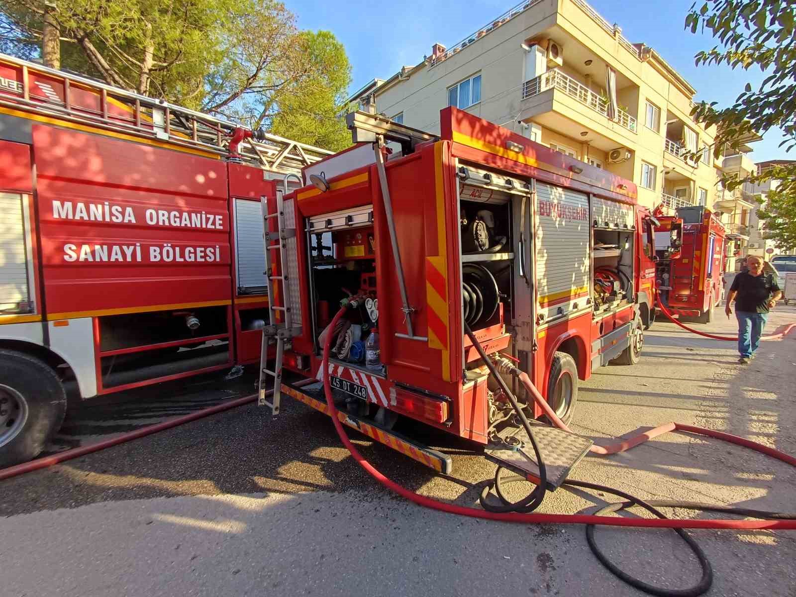 metruk-binada-cikan-yangin-korkuttu