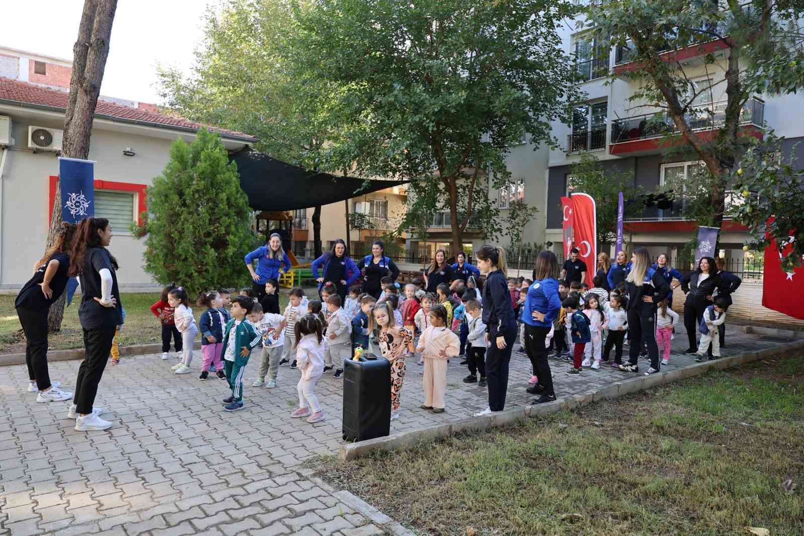 minik-ogrenciler-aydin-buyuksehir-belediyesi-ile-sporla-tanisiyor