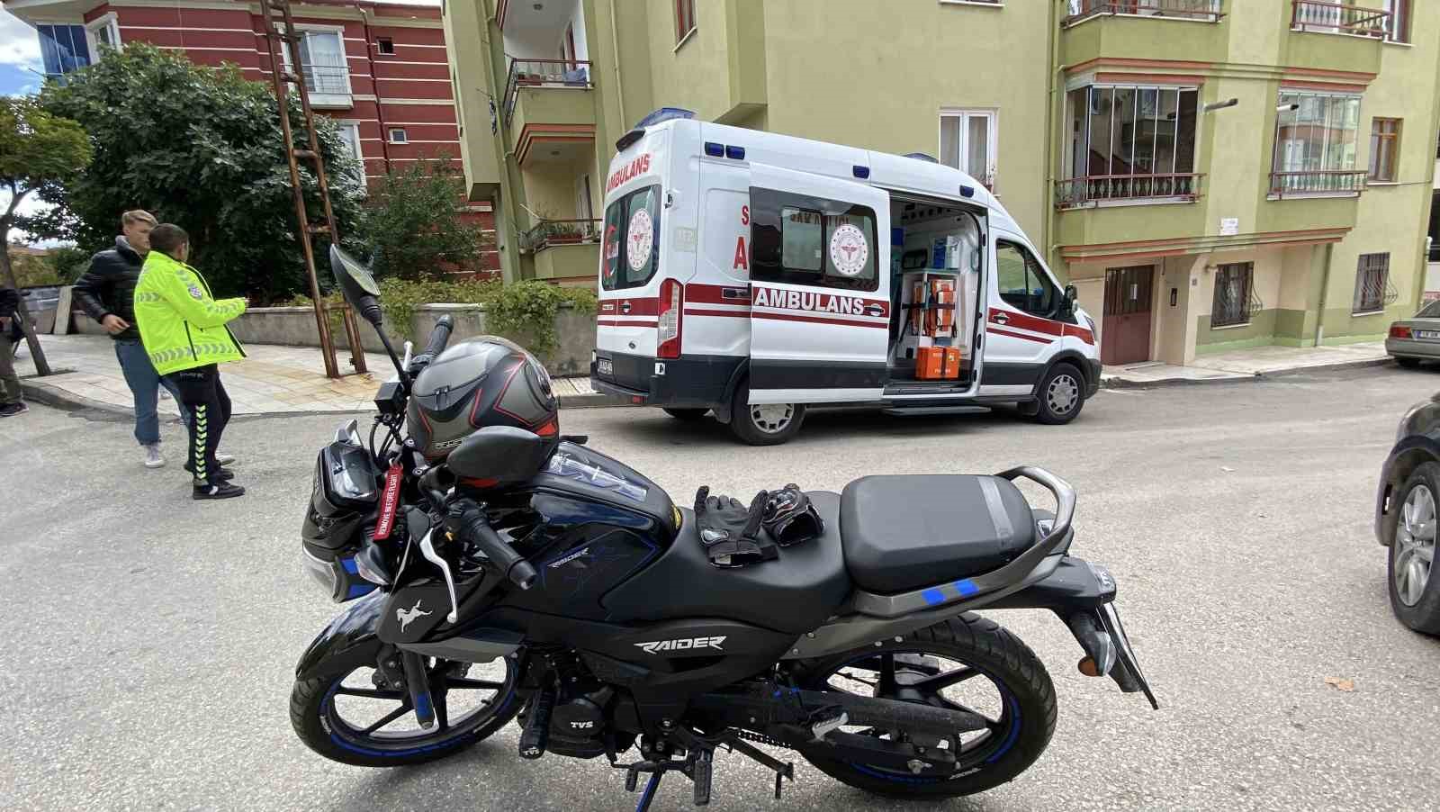 motosiklet-ile-otomobil-carpisti-1-yarali