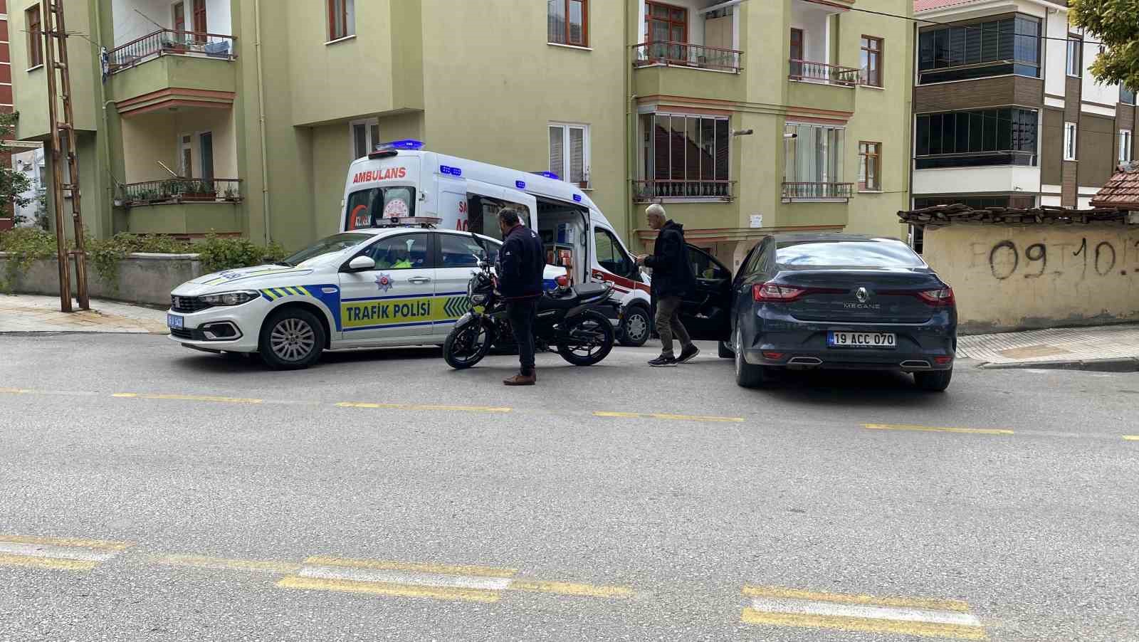 motosiklet-ile-otomobil-carpisti-1-yarali