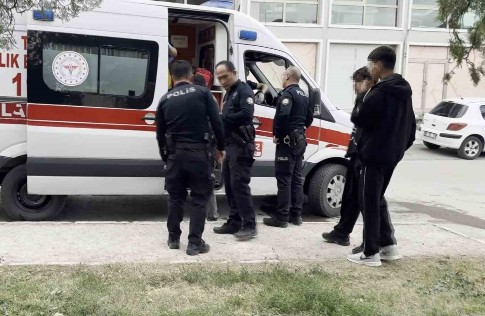 okul-cikisi-parkta-bicakli-kavga-2-cocuk-bicaklanarak-yaralandi