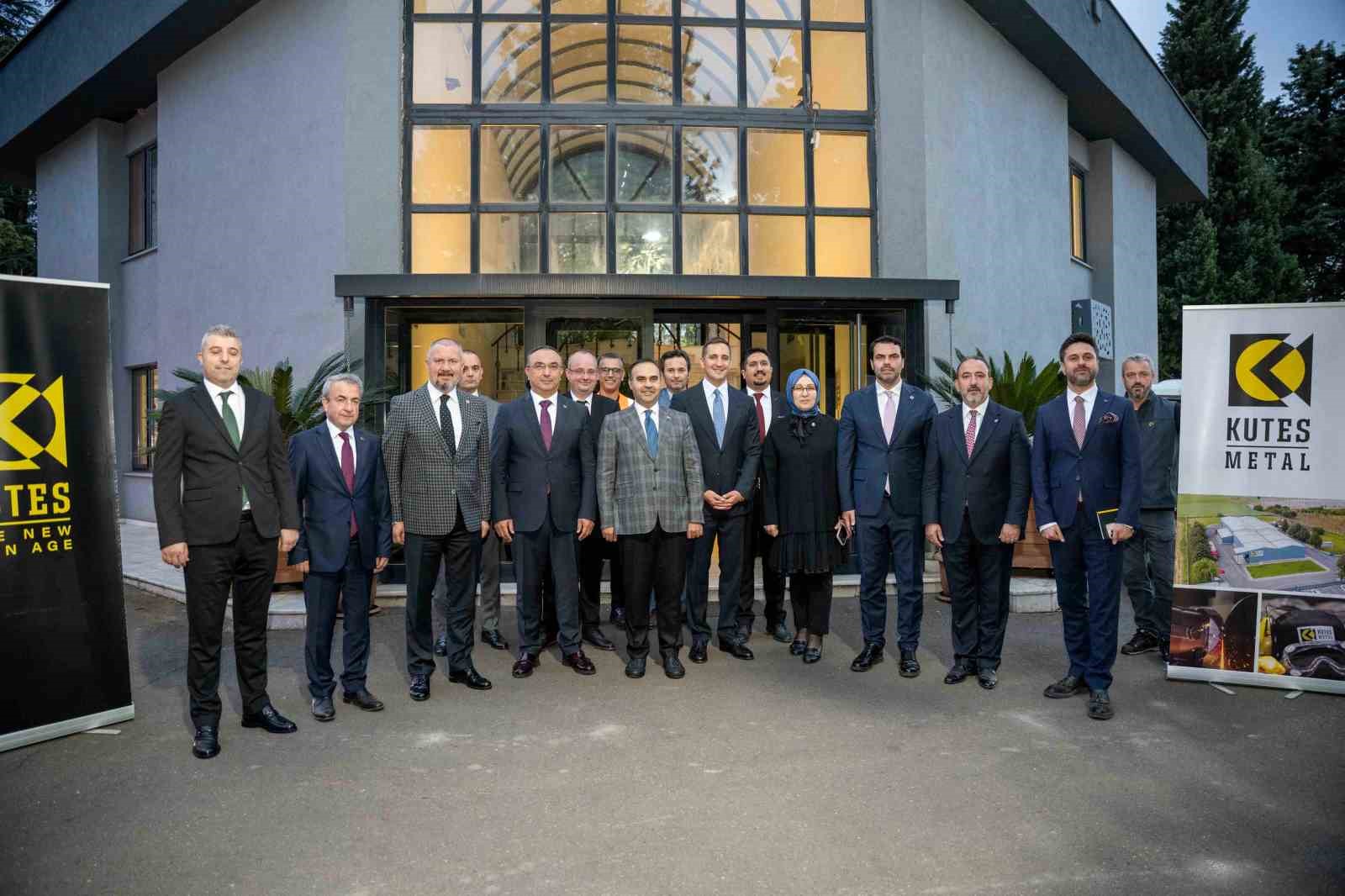 sanayi-ve-teknoloji-bakani-mehmet-fatih-kacir-kutes-fabrikasini-ziyaret-etti