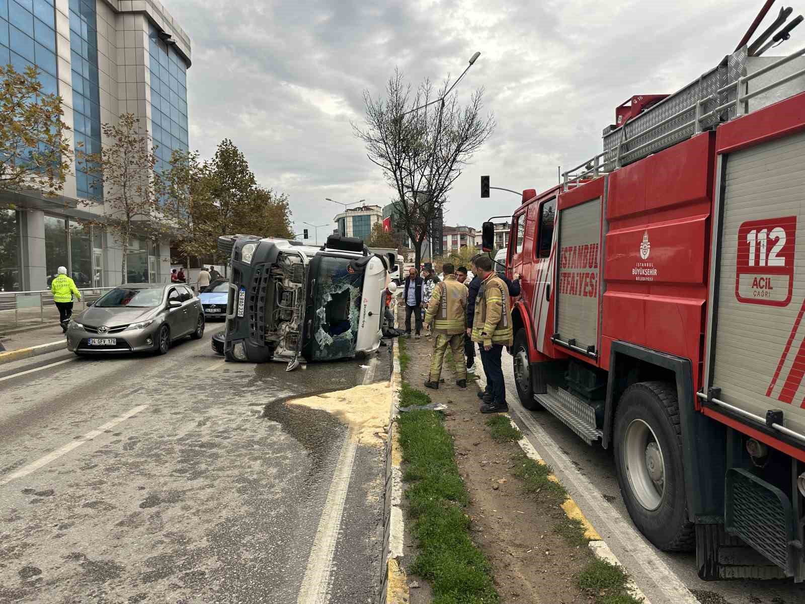 sancaktepede-beton-mikseri-devrildi-1-yarali
