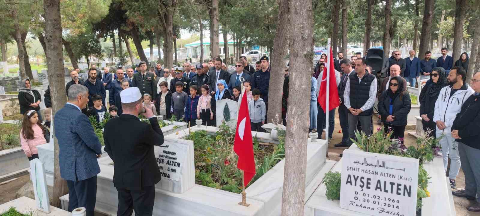 sehit-nese-ogretmen-ve-babasi-mezari-basinda-anildi