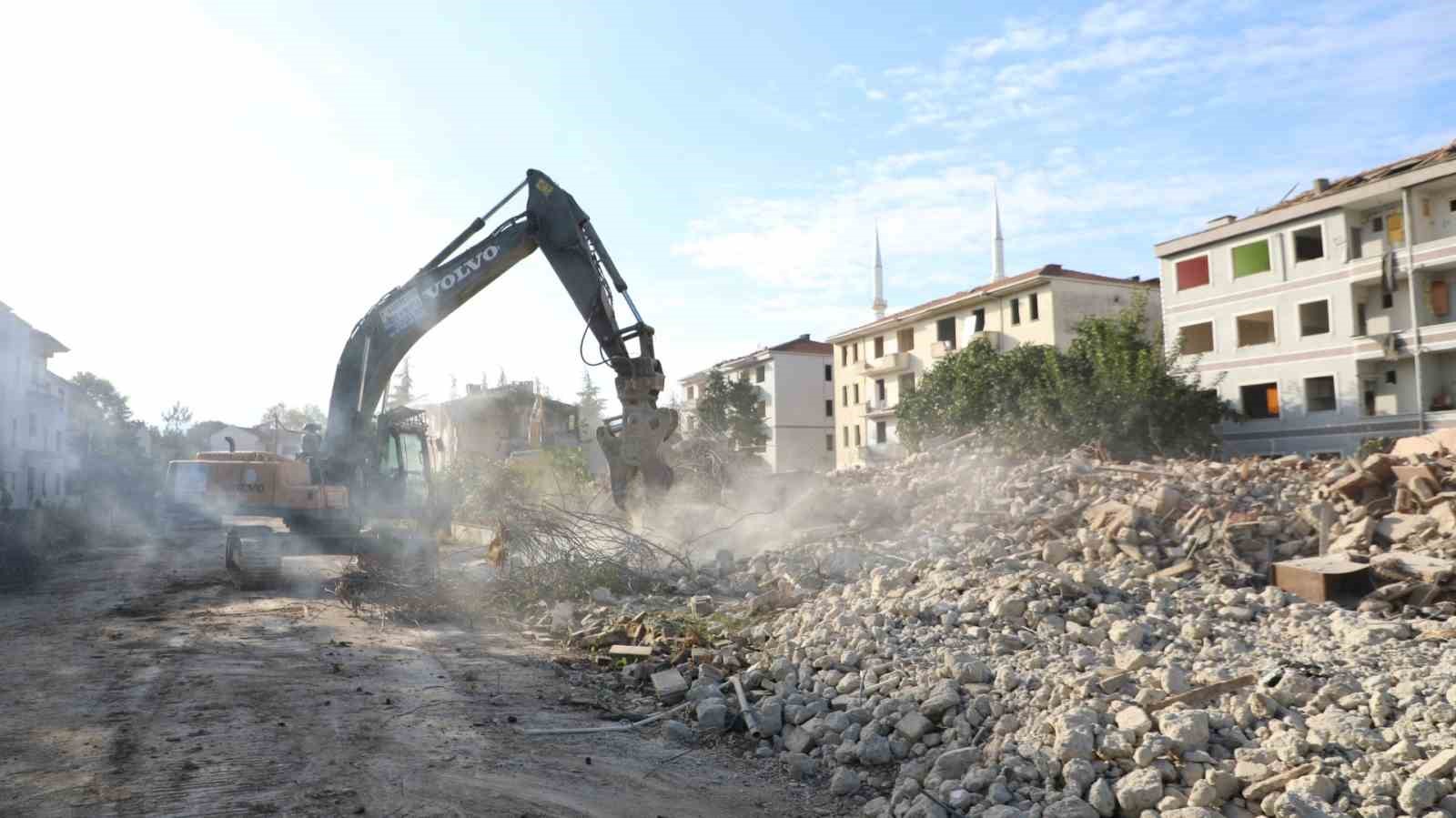 turgutalp-kentsel-donusumde-2-ve-3-etap-yikimlari-basladi