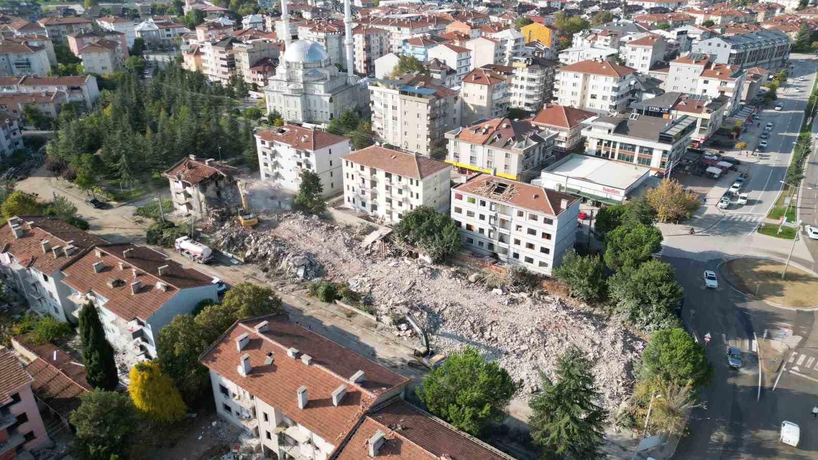 turgutalp-kentsel-donusumde-2-ve-3-etap-yikimlari-basladi