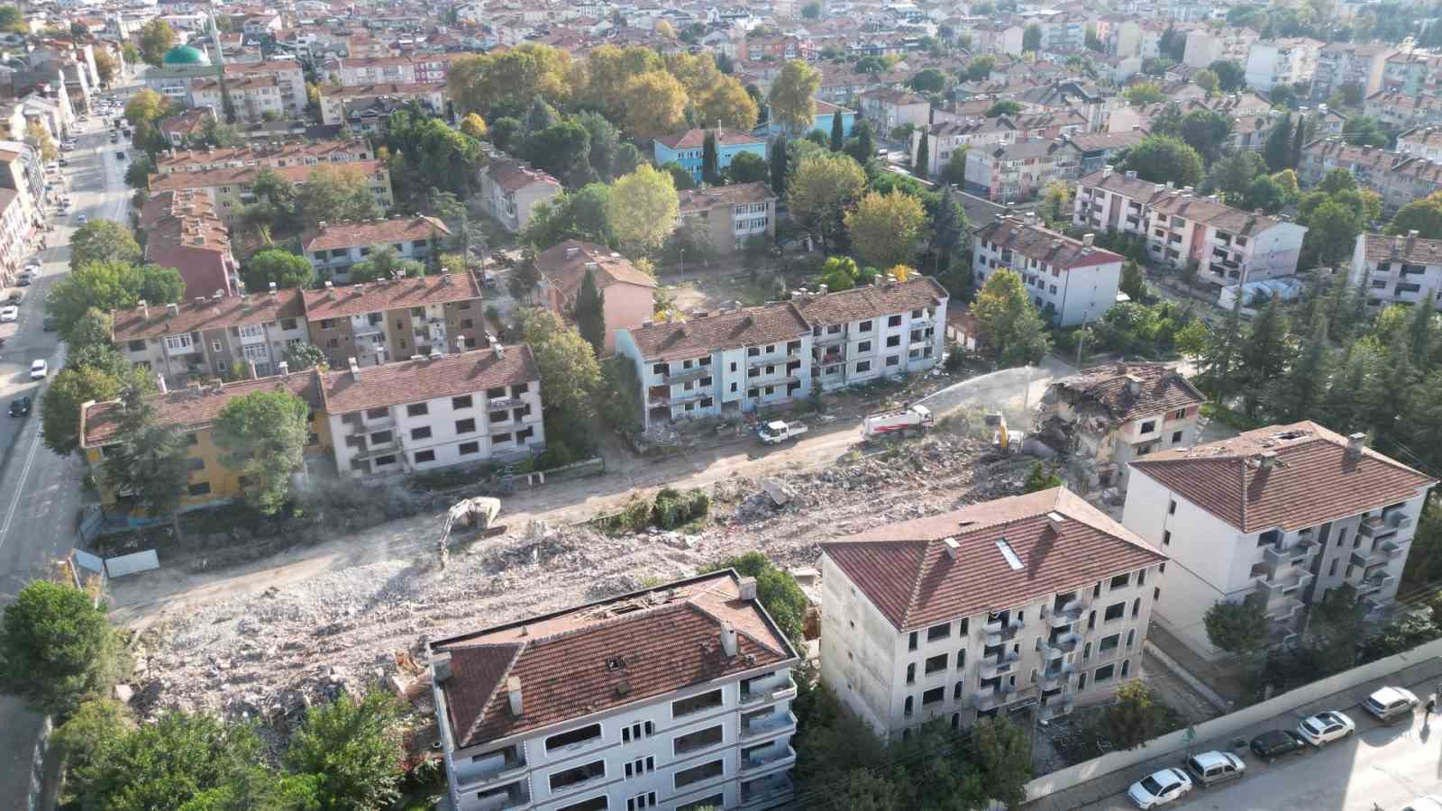 turgutalp-kentsel-donusumde-2-ve-3-etap-yikimlari-basladi
