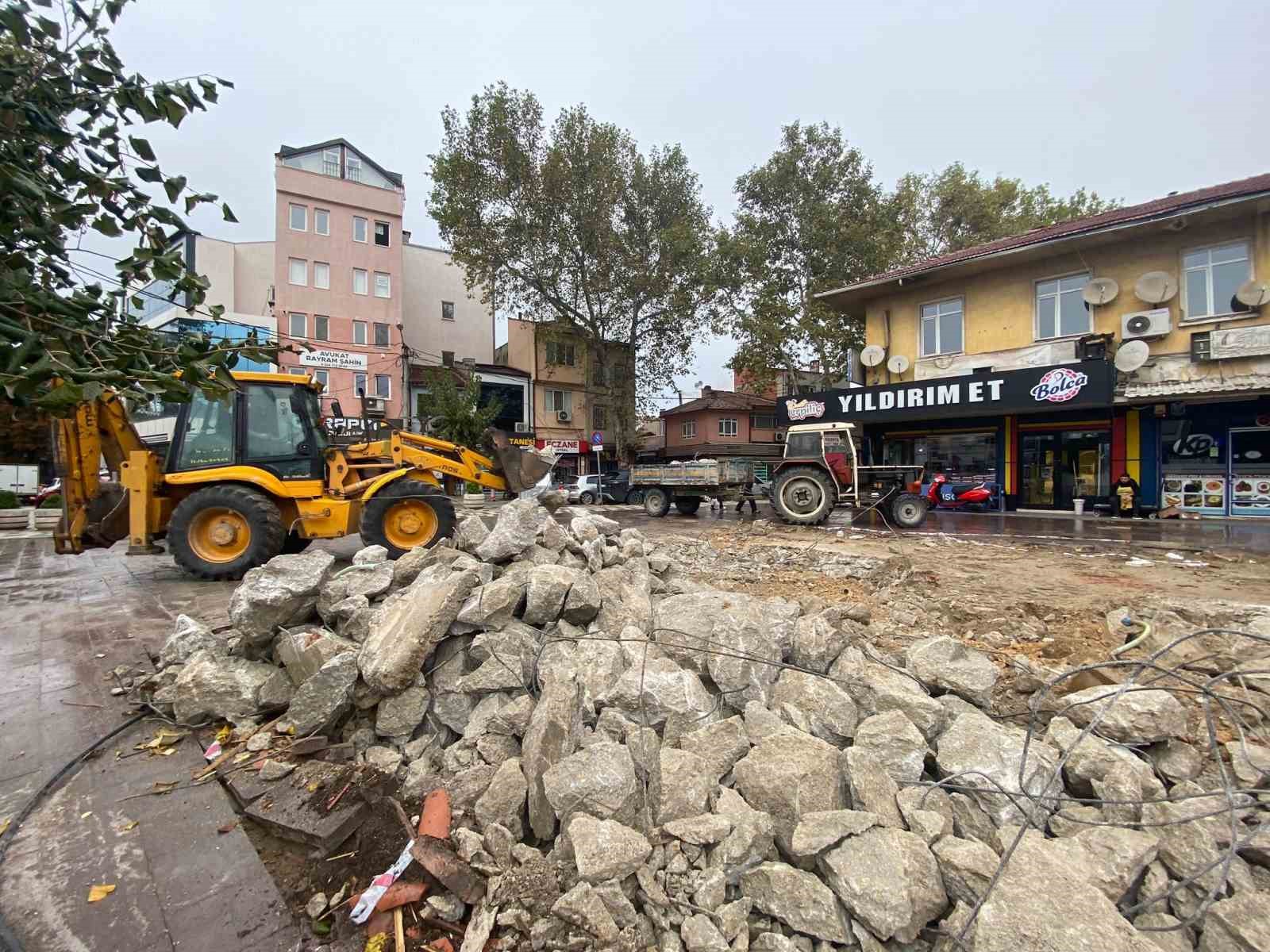 yenisehire-yeni-meydan-ve-tarihi-cesme