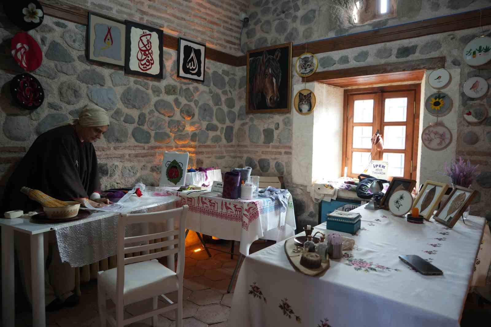 517-yillik-tashanda-kadin-eliyle-sanat-ve-emek-bulusuyor