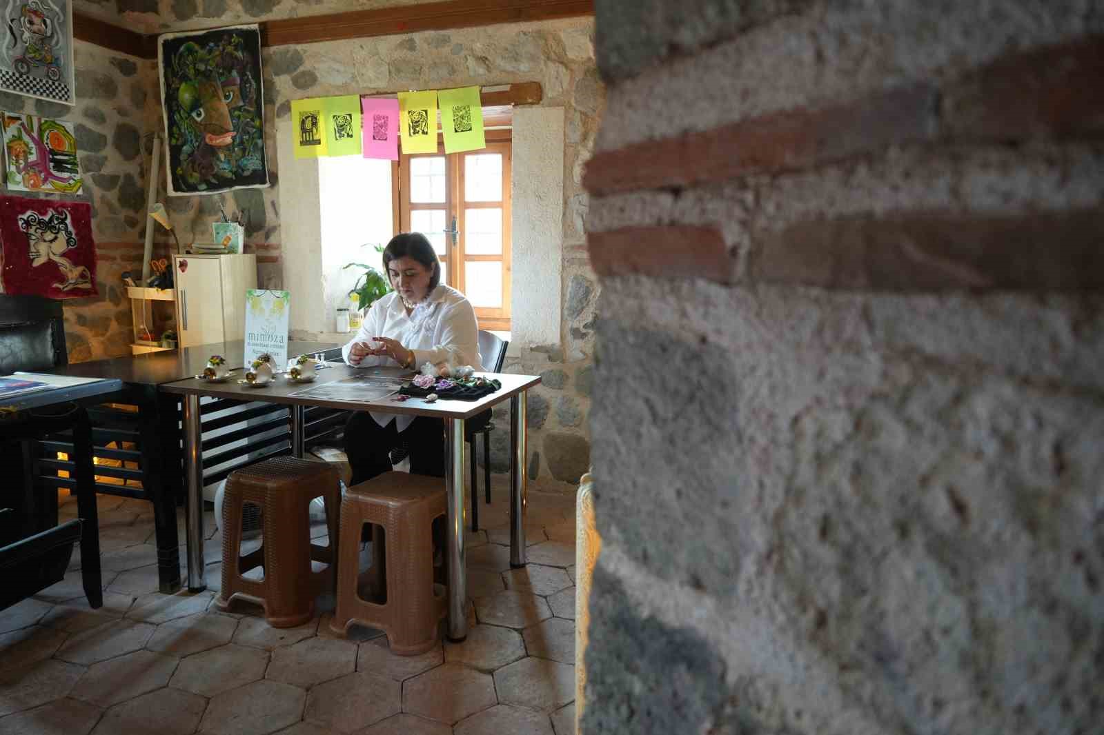 517-yillik-tashanda-kadin-eliyle-sanat-ve-emek-bulusuyor