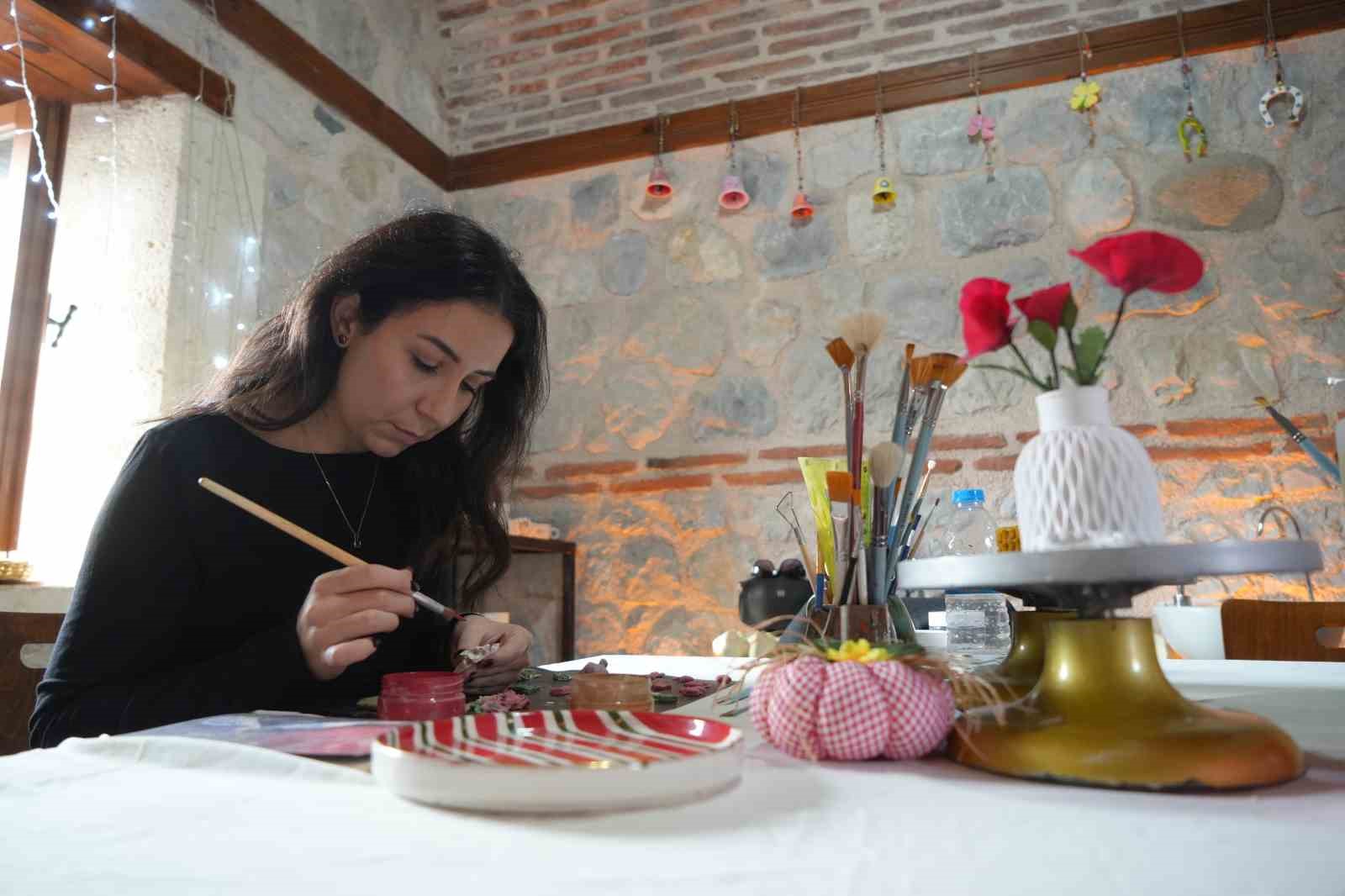 517-yillik-tashanda-kadin-eliyle-sanat-ve-emek-bulusuyor