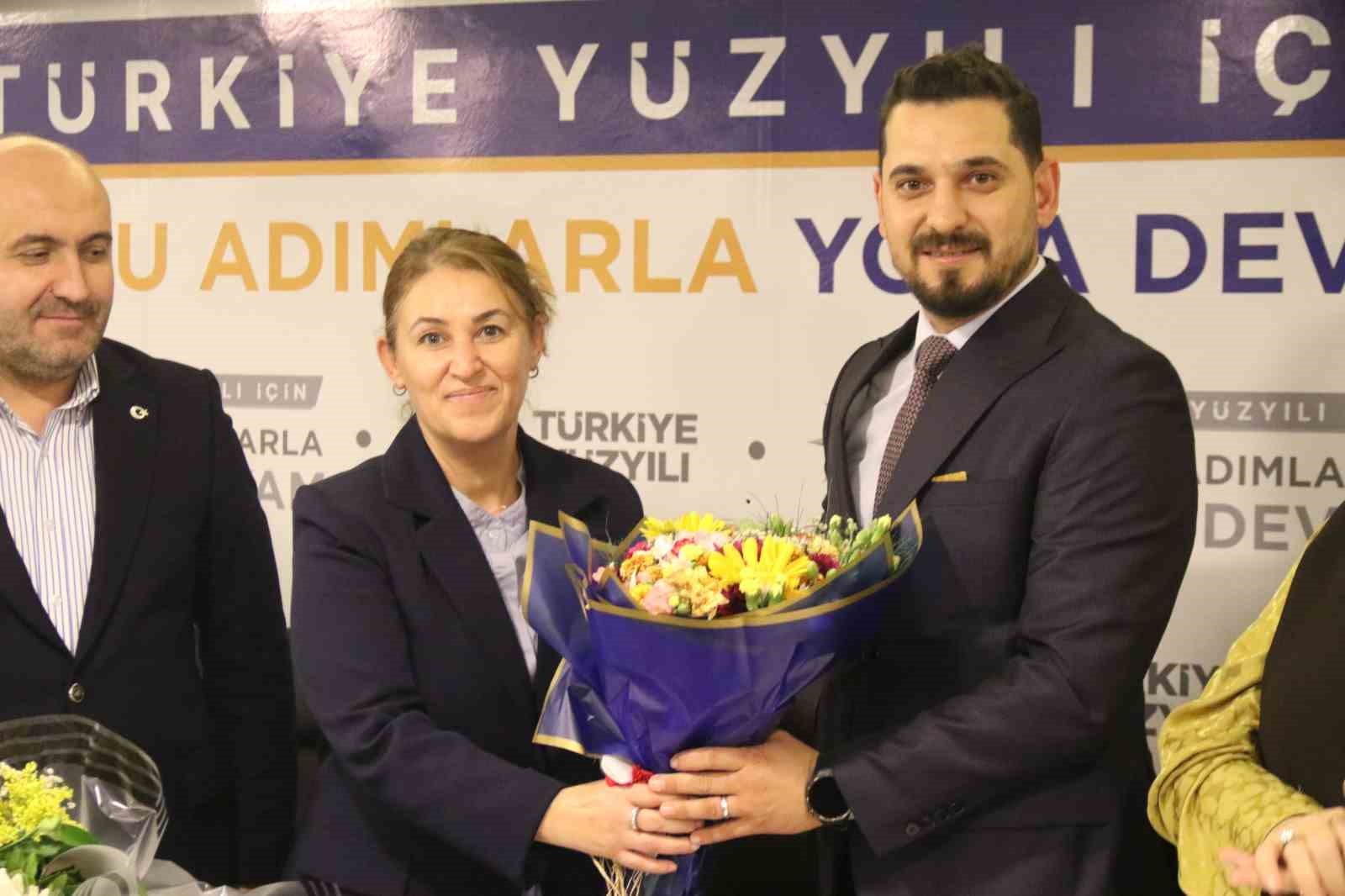 ak-parti-tepebasi-ilce-baskanligi-gorevini-serhat-tunc-teslim-aldi