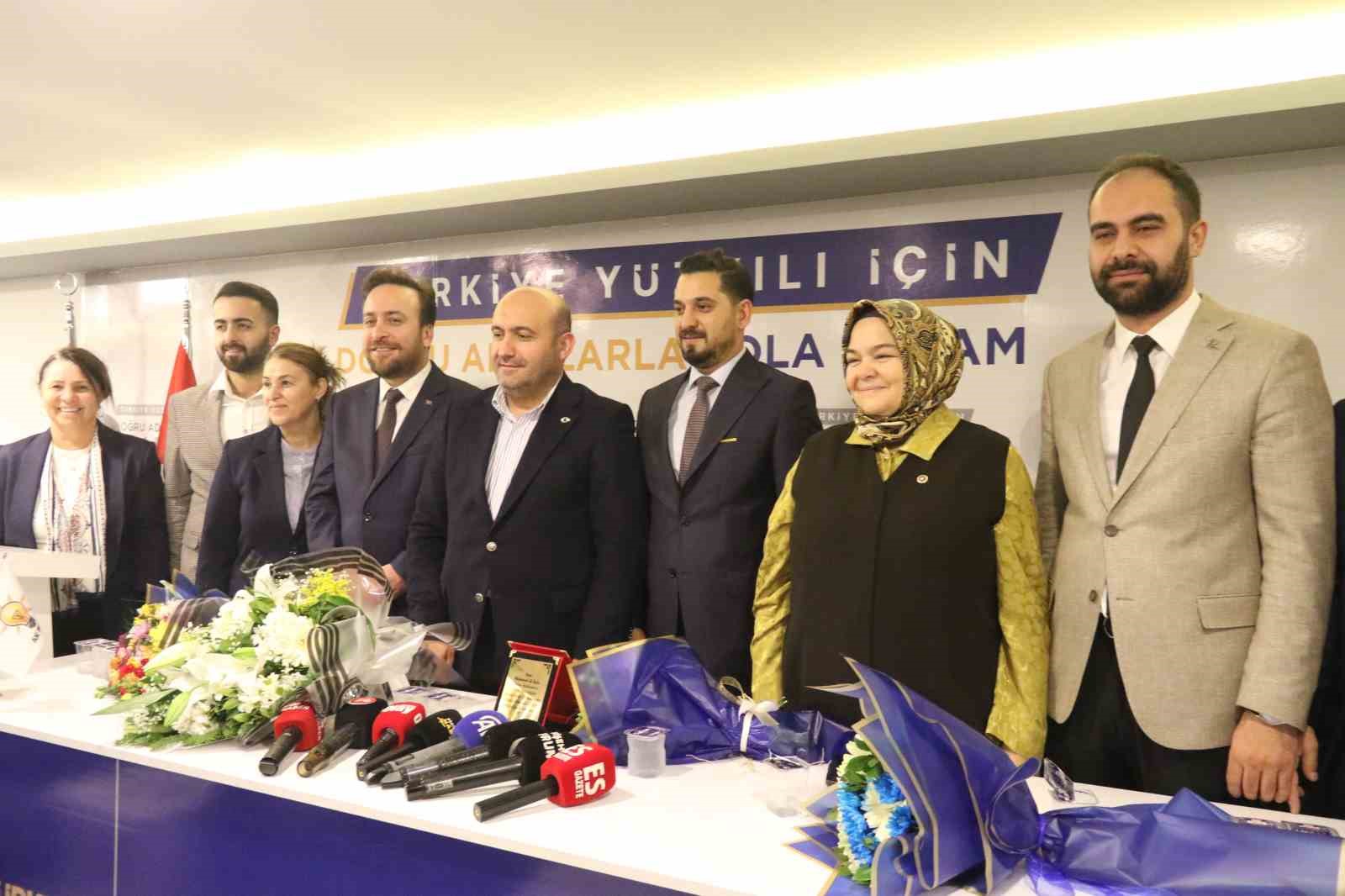 ak-parti-tepebasi-ilce-baskanligi-gorevini-serhat-tunc-teslim-aldi