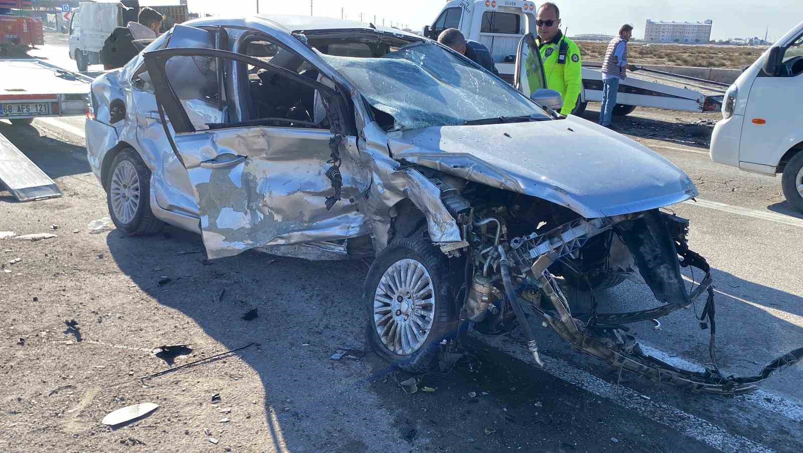 aksarayda-otomobiller-kafa-kafaya-carpisti-2-agir-yarali