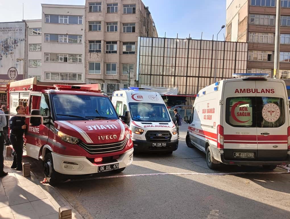 ankarada-universitede-duman-sizintisindan-etkilenen-6-kisi-hastaneye-kaldirildi