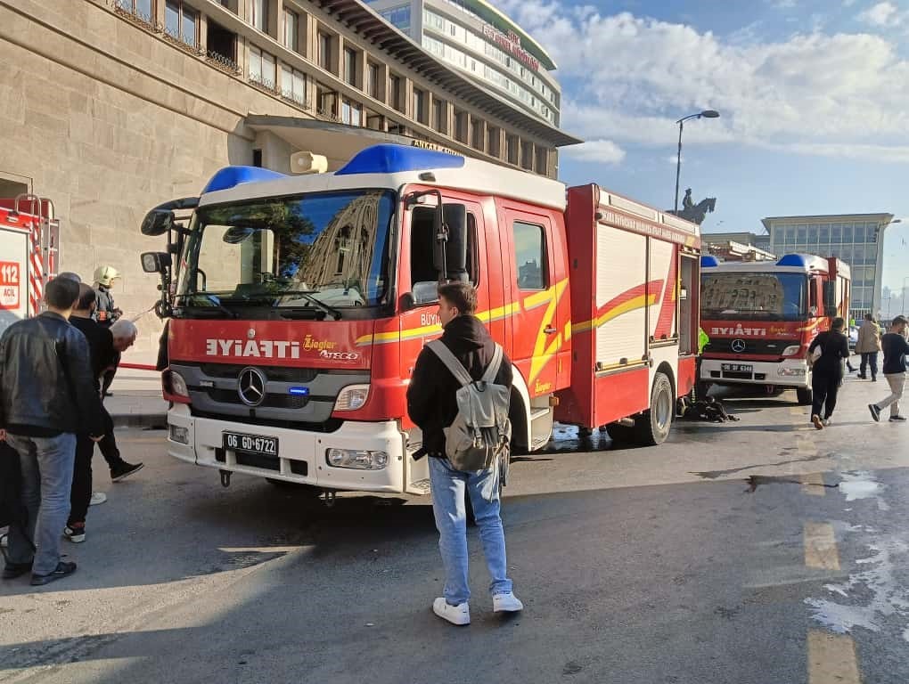 ankarada-universitede-duman-sizintisindan-etkilenen-6-kisi-hastaneye-kaldirildi