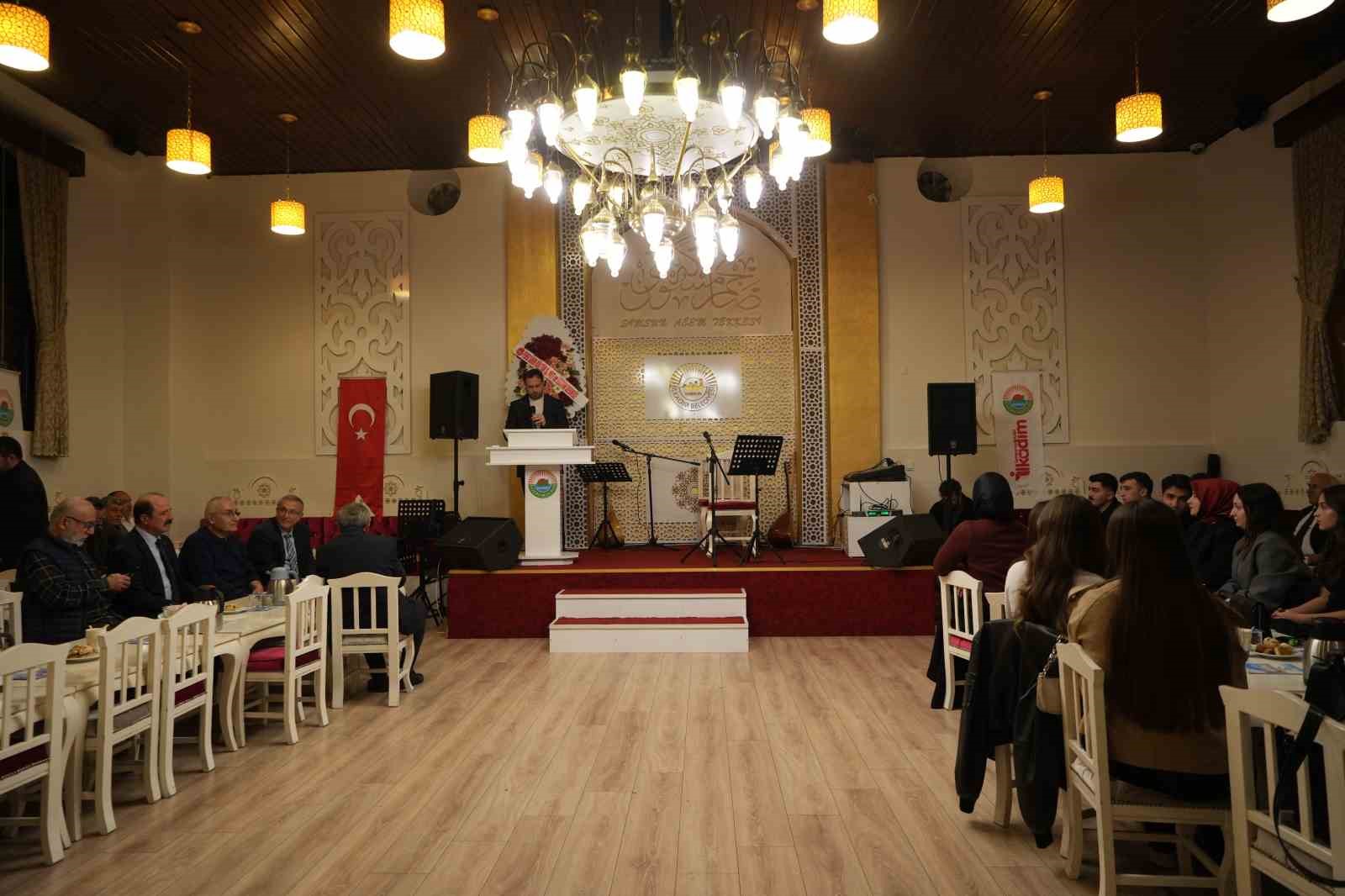 asik-ramazan-yavuz-arslan-icin-vefa-gecesi-omurde-70-sanatta-55-yil