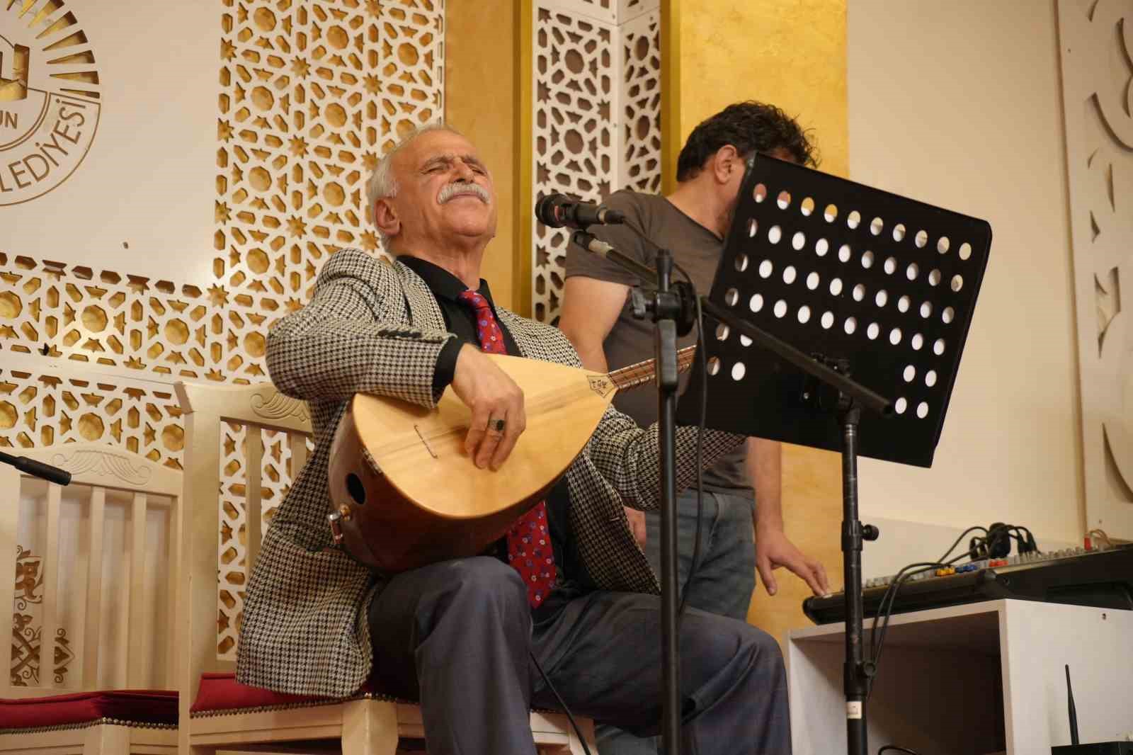 asik-ramazan-yavuz-arslan-icin-vefa-gecesi-omurde-70-sanatta-55-yil