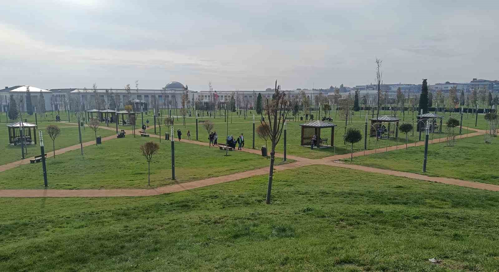 ataturk-havalimani-millet-bahcesine-ilk-gununde-yuzlerce-vatandas-akin-etti