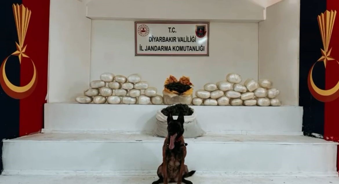 bakan-yerlikaya-555-kilogram-uyusturucu-maddesi-ele-gecirildigini-acikladi