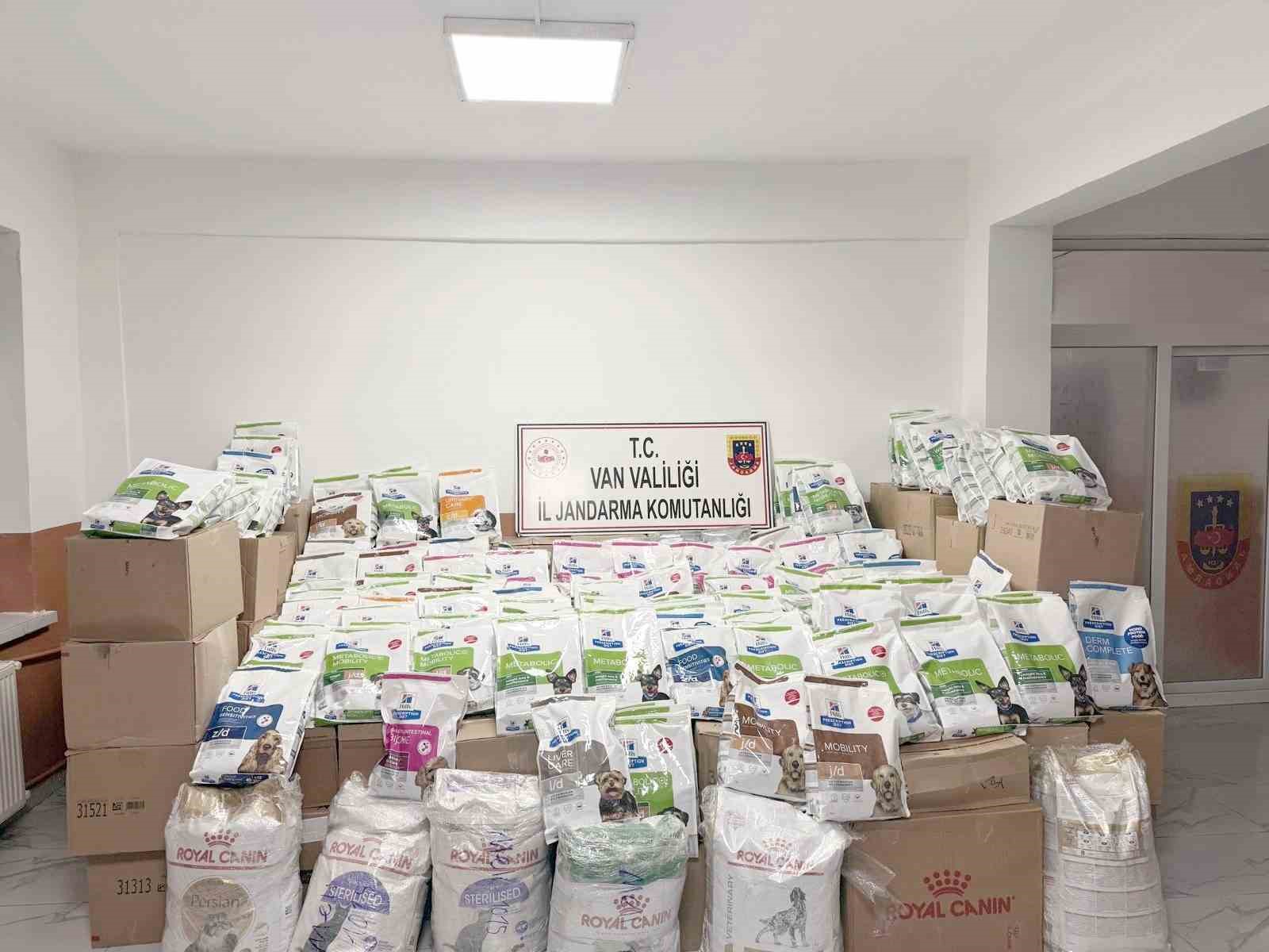 baskalede-4-milyon-163-bin-tl-degerinde-kacak-malzeme-ele-gecirildi