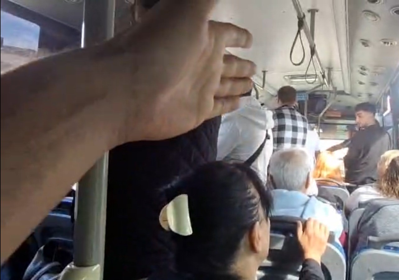 belediye-otobus-soforunun-valizleri-fazla-diye-ogrencileri-otobuse-almadigi-iddiasi