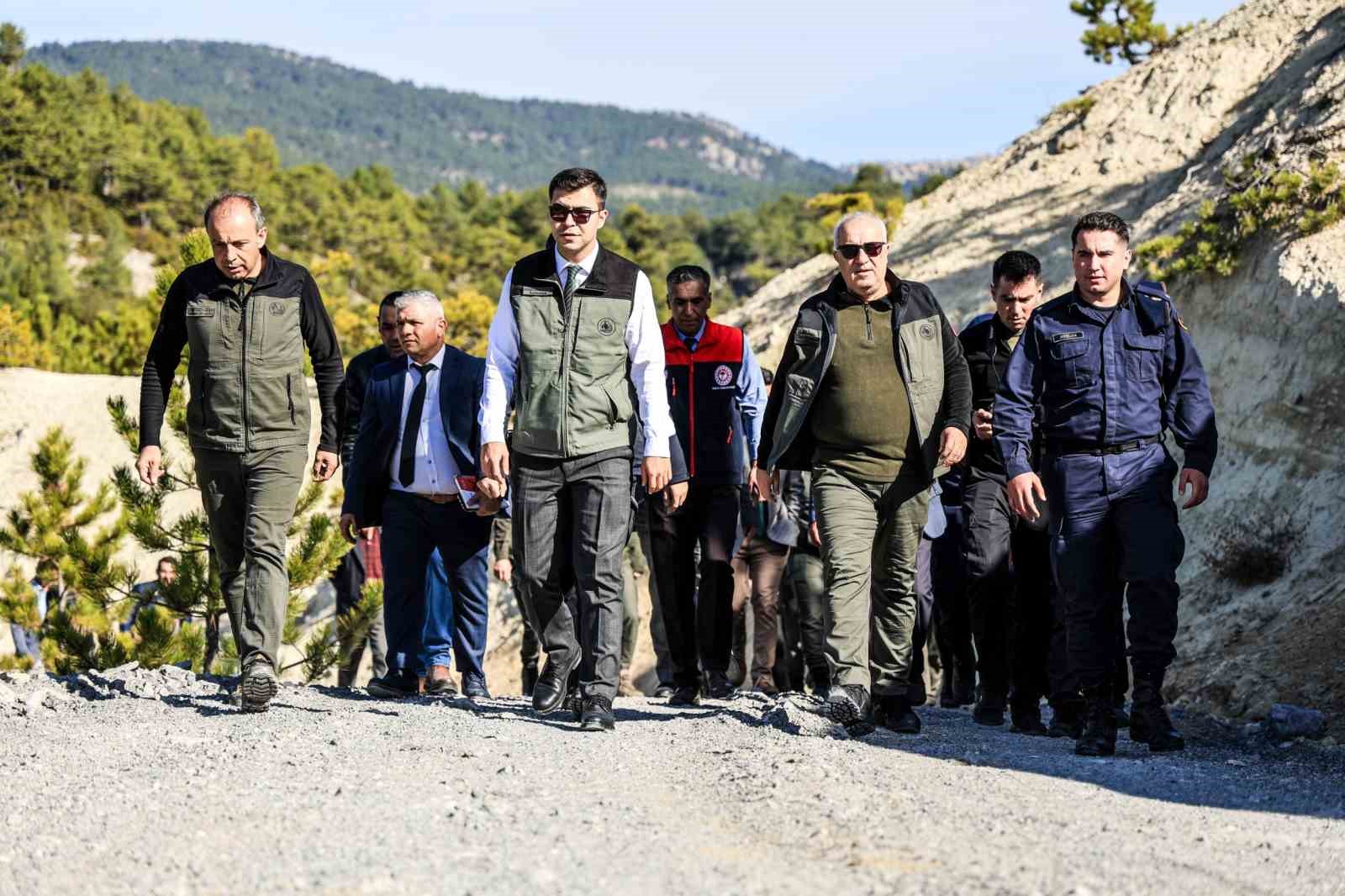 camelide-11-kasim-milli-agaclandirma-gunu-kapsaminda-fidanlar-toprakla-bulustu