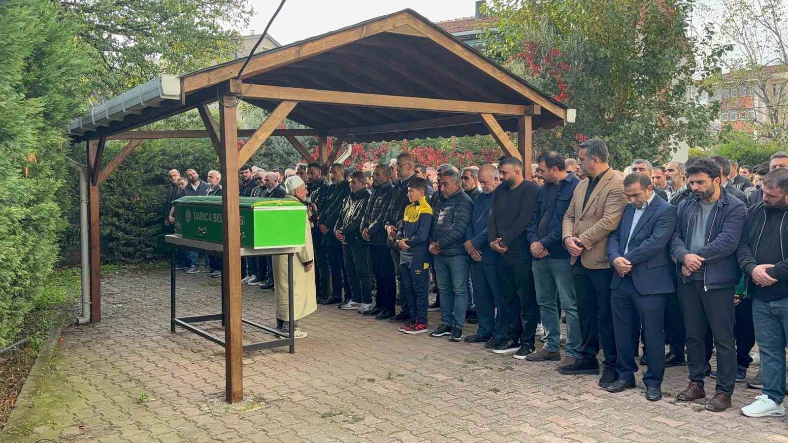 cezavindeki-odasinda-olu-bulunan-thodexin-kurucusu-faruk-fatih-ozer-kocaelide-topraga-verildi