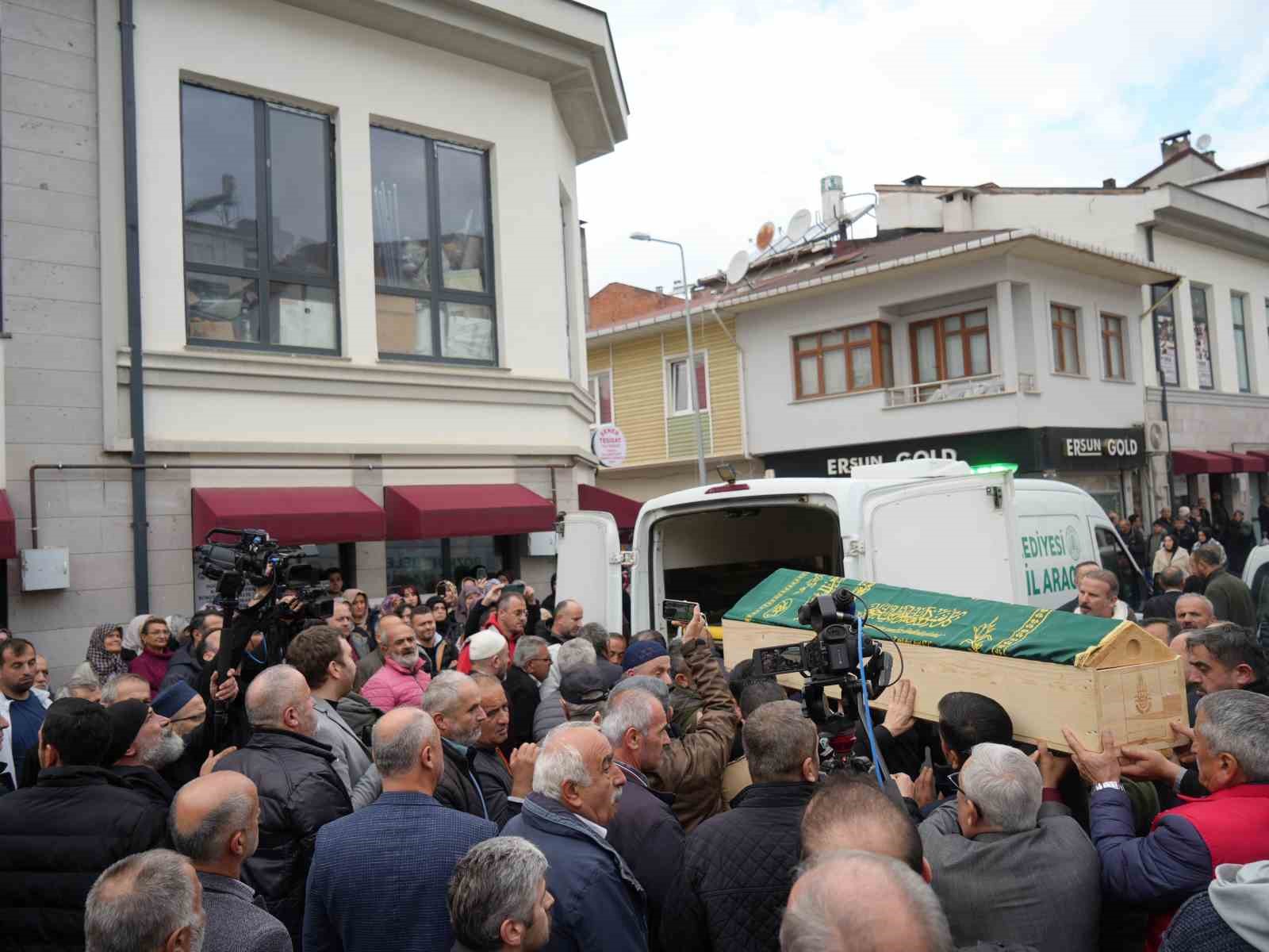 dere-yataginda-cenazelerine-ulasilan-anne-ve-oglu-gozyaslari-arasinda-topraga-verildi