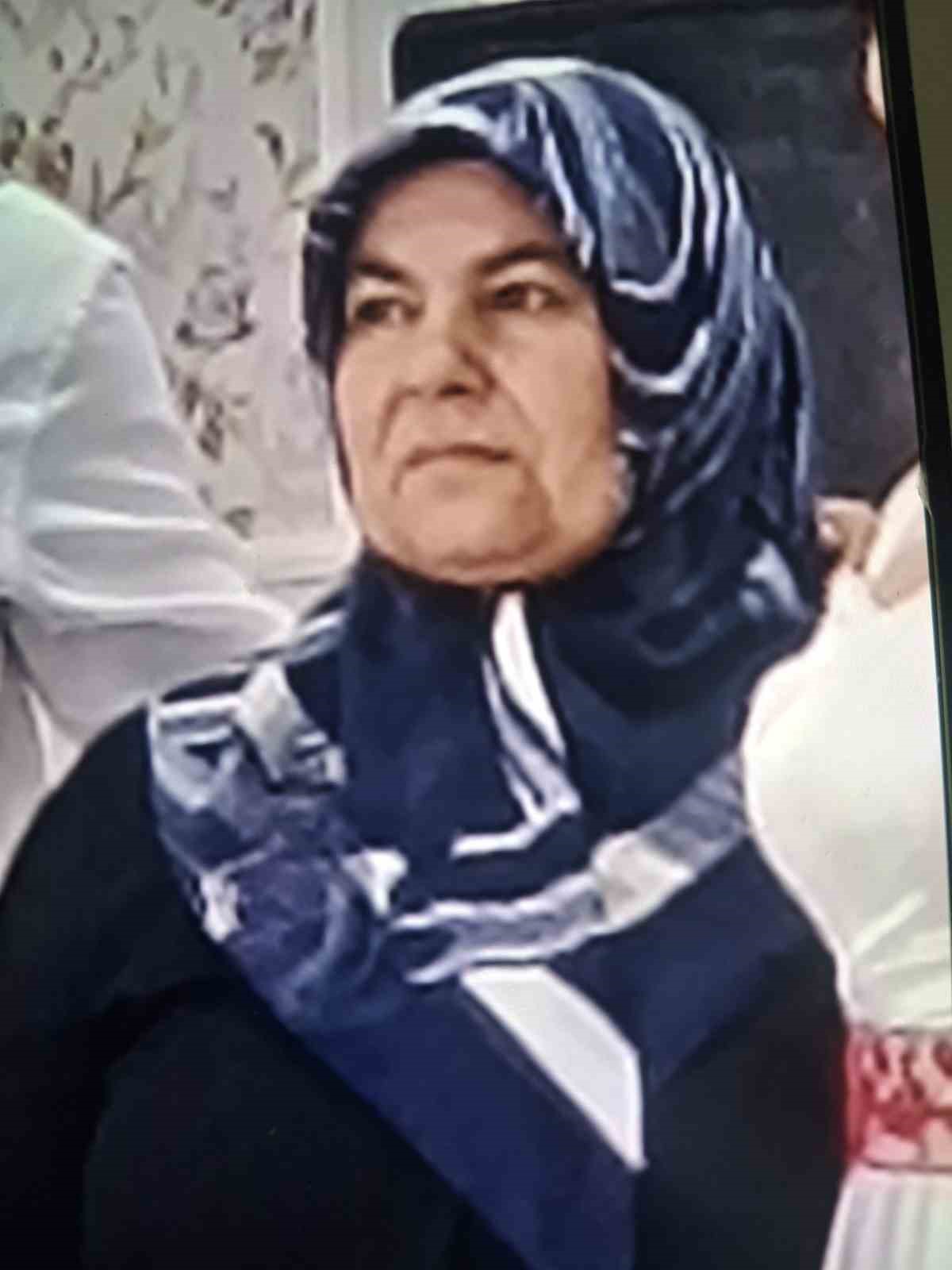 devrilen-otomobilde-hayatini-kaybeden-kadin-memleketinde-defnedildi