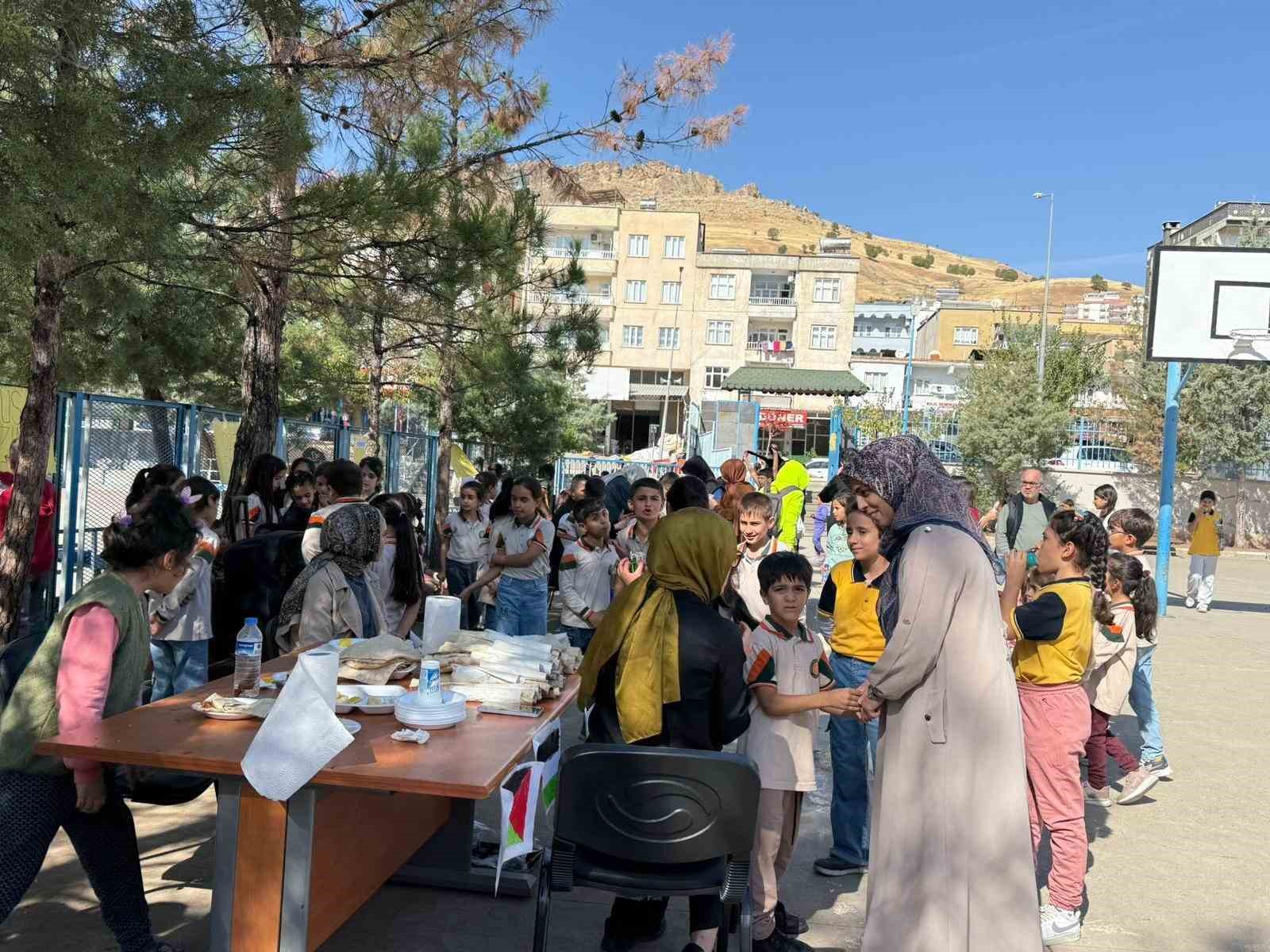 diyarbakirda-ogrencilerden-gazzeye-1-milyon-287-bin-liralik-destek