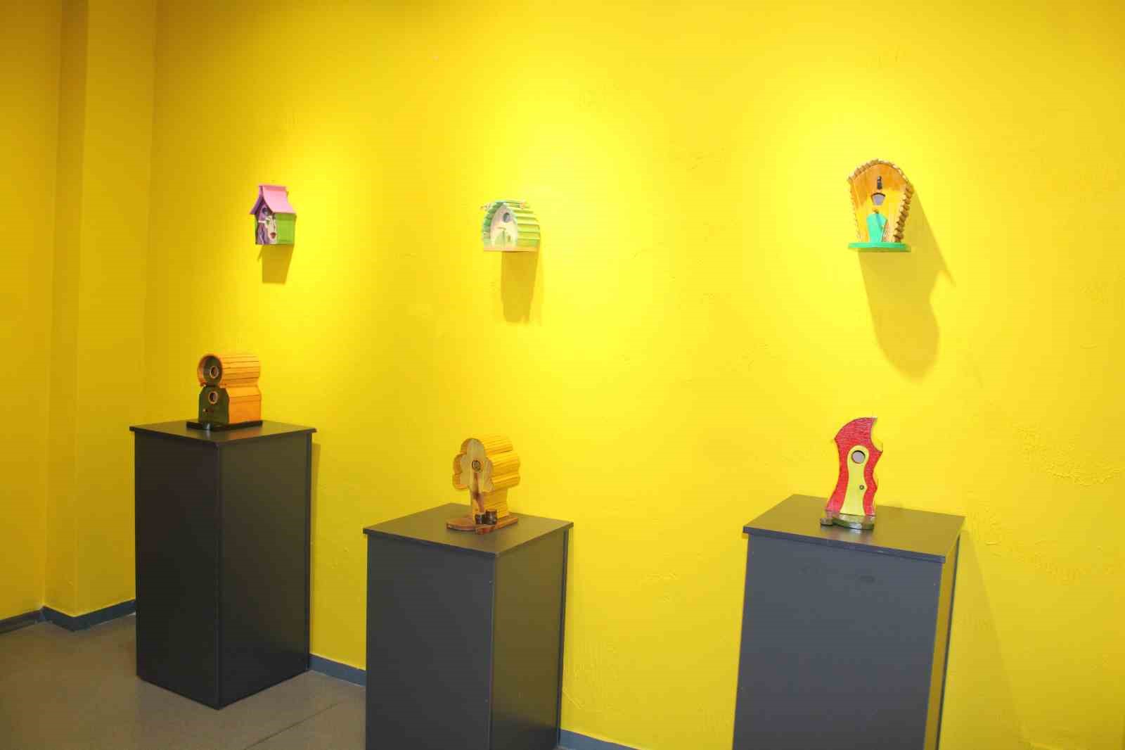 dogada-buldugu-ahsap-parcalarini-kus-evini-cevirdi